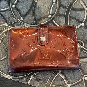 LOUIS VUITTON AMARANTE VERNIS LEATHER PORTE MONNAIE VIENNOIS FRENCH WALLET